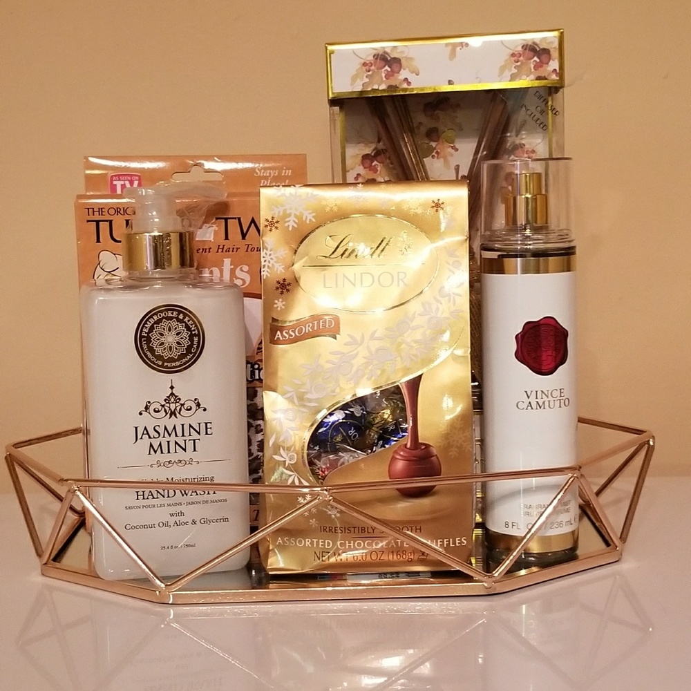 🚫 SOLD 🚫  Gift basket